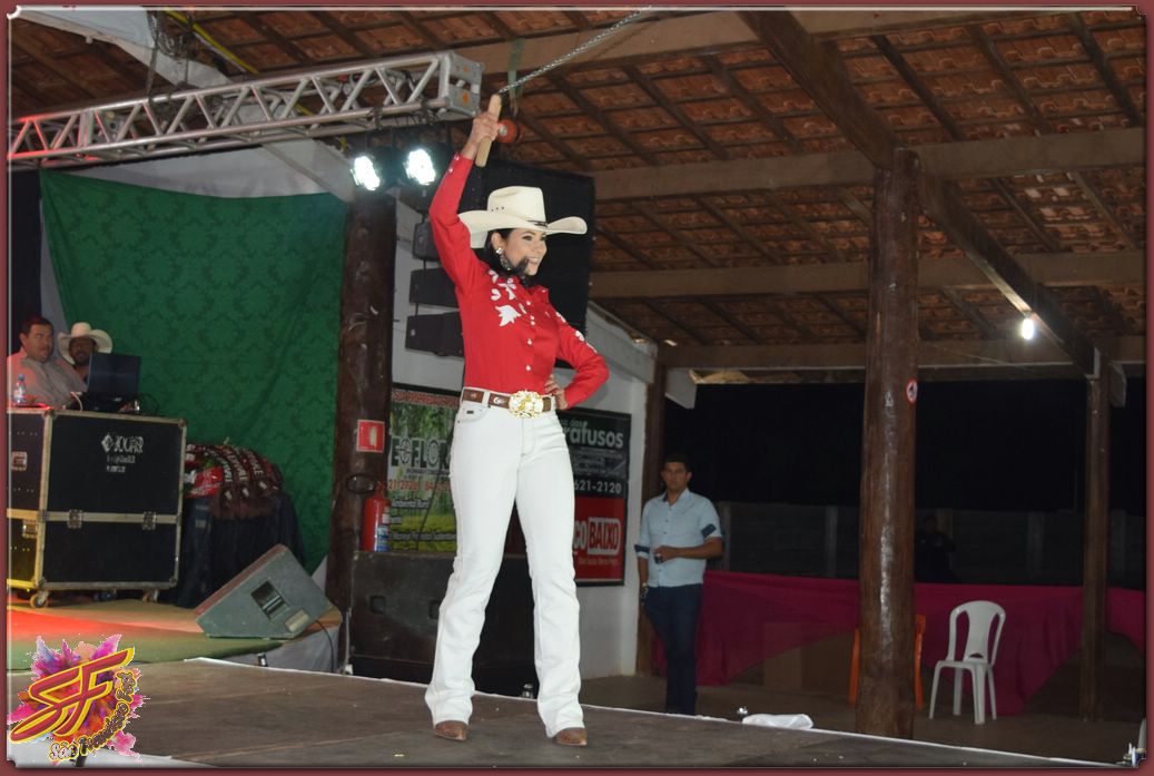 DESFILE DA RAINHA DA EXPOVALE 2019